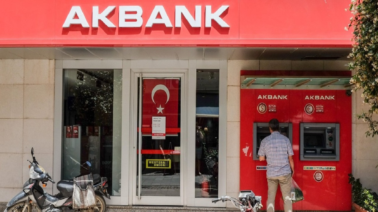 Nakit desteği ayağınıza geldi! Akbank, 226 TL ödeyene anında 70 bin TL yatıracak!