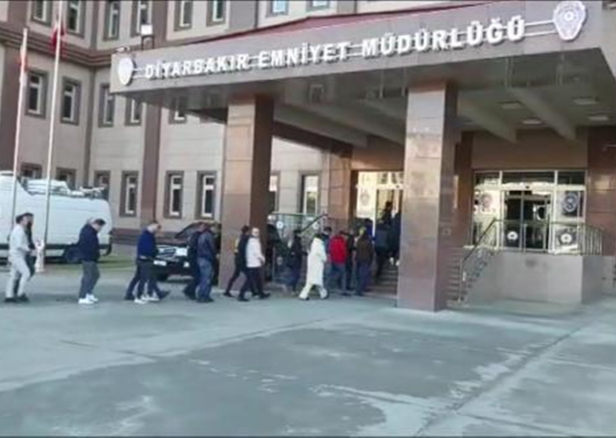 158 milyon liralık vurgun yaptılar! 'Deprem ve Togg kredisi' dolandırıcılarına 'Paravan' operasyonu: 25 gözaltı