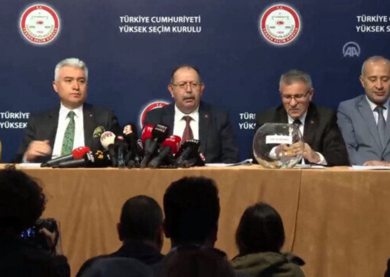 YSK'da kura çekimi: Cumhur İttifakı ve Millet İttifakı'nın oy pusulasındaki yerleri belli oldu!
