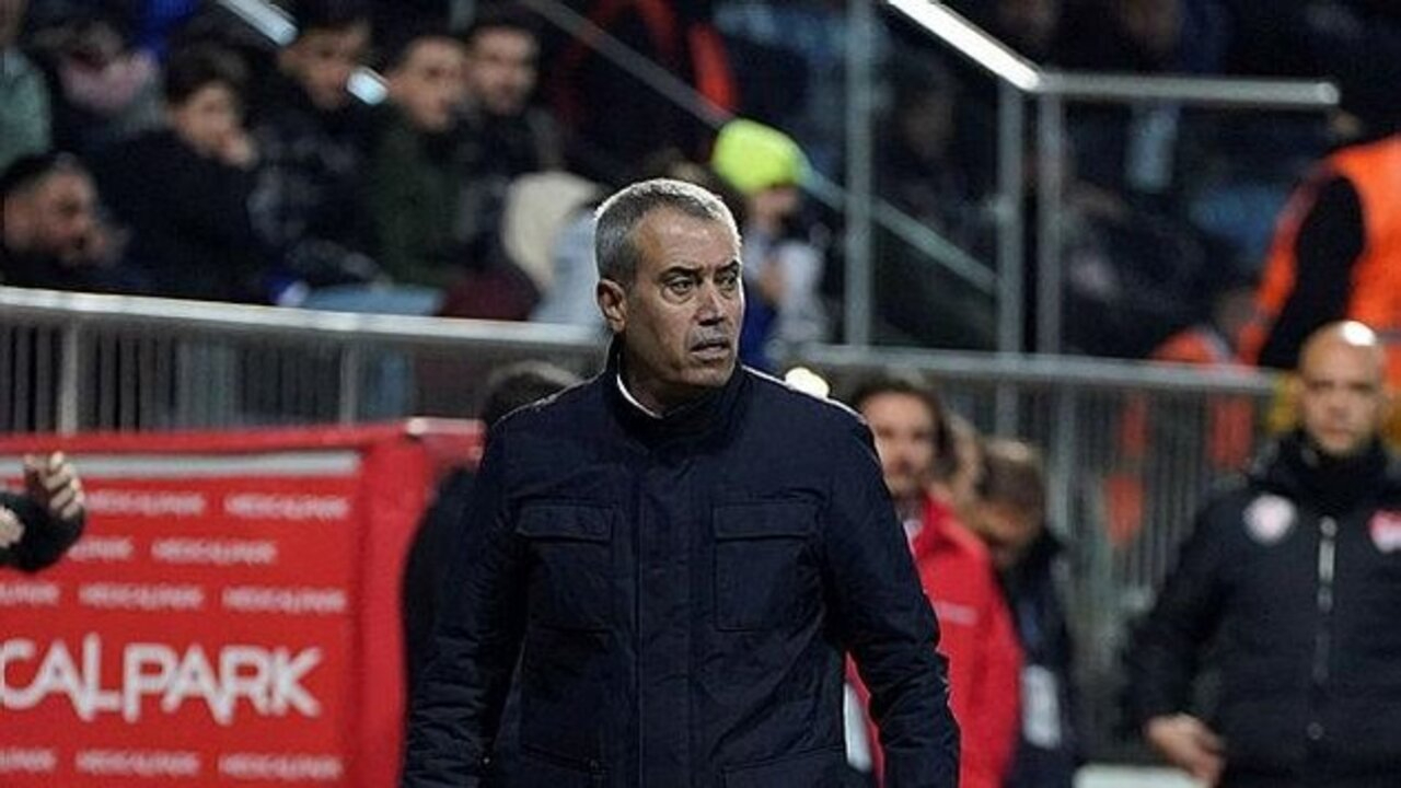 Kasımpaşa Teknik Direktörü Kemal Özdeş Trabzonspor galibiyeti sonrası konuştu: Üst sıralara oynamak istiyoruz...