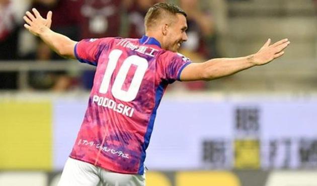 Lukas Podolski ilk maçında şov yaptı / VİDEO