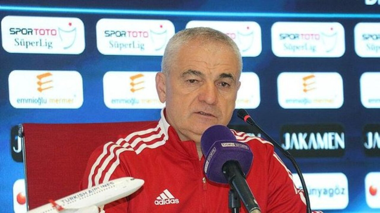 Sivasspor Teknik Direktörü Rıza Çalımbay Başakşehir beraberliği sonrası konuştu: Hakemler bize saygılı davranmıyorlar...