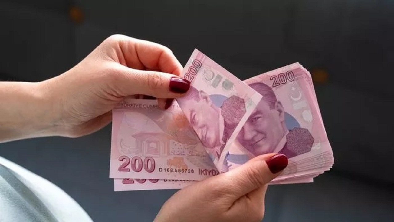 Banka emekliler için promosyon oranını güncelledi! 7500 TL, 750 TL, 2000 TL faizsiz kredi ve 250 TL hediye için acele edin!