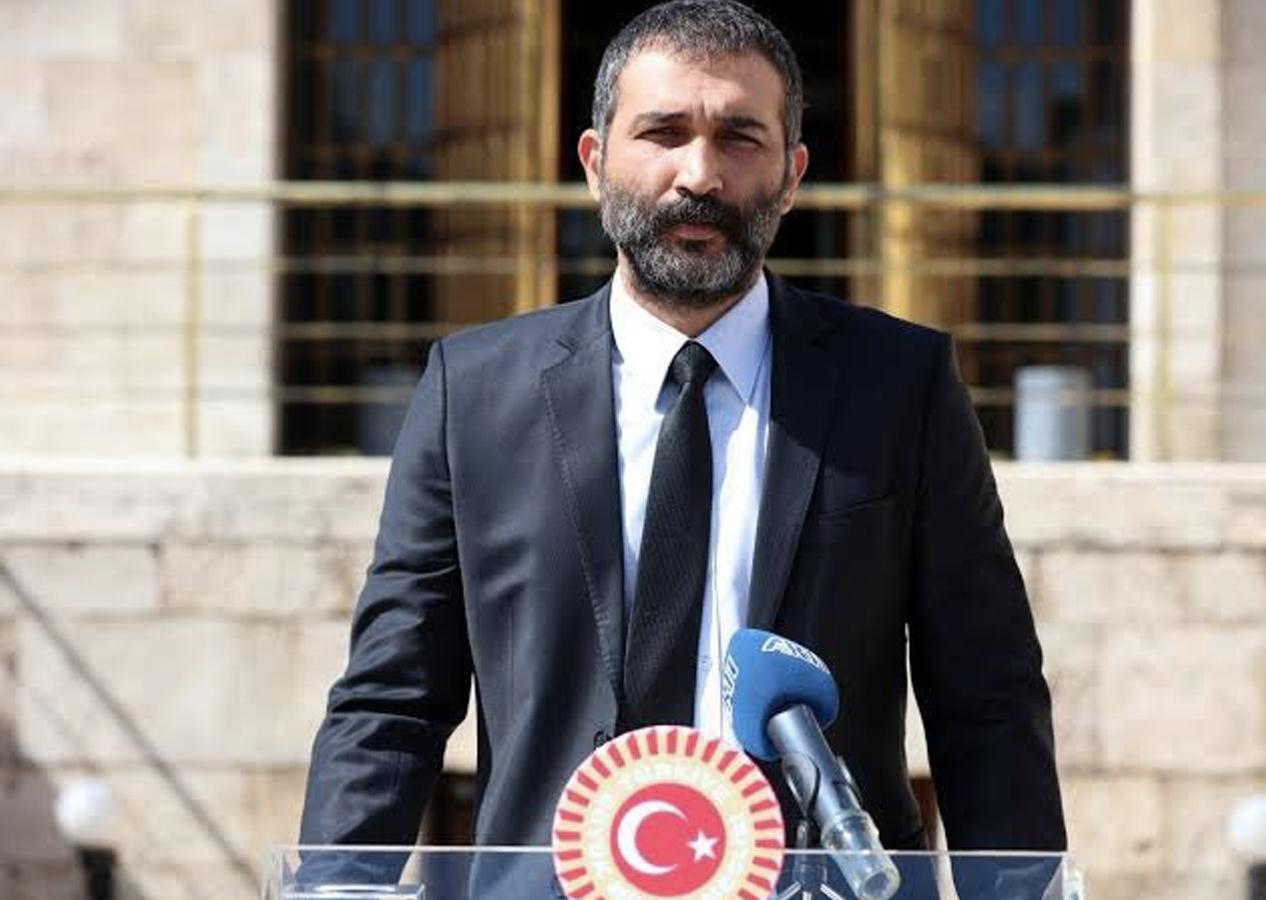 TİP Milletvekili Barış Atay, cezaevindeki Can Atalay milletvekili olabilsin diye listedeki sırasından feragat etti