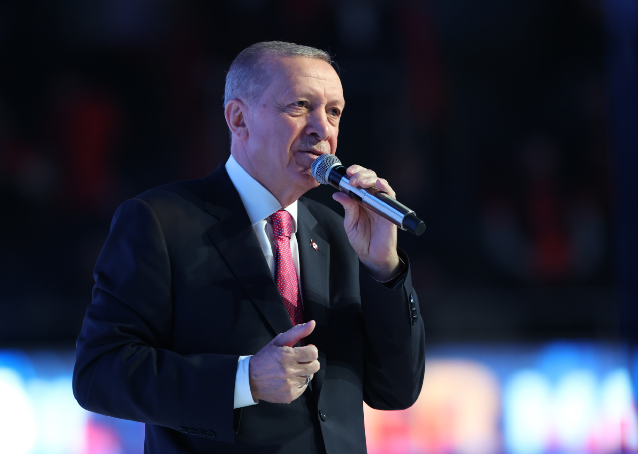 Erdoğan'dan gençlere müjdeler art arda: Cep telefonu ve bilgisayarda vergi muafiyeti geliyor!