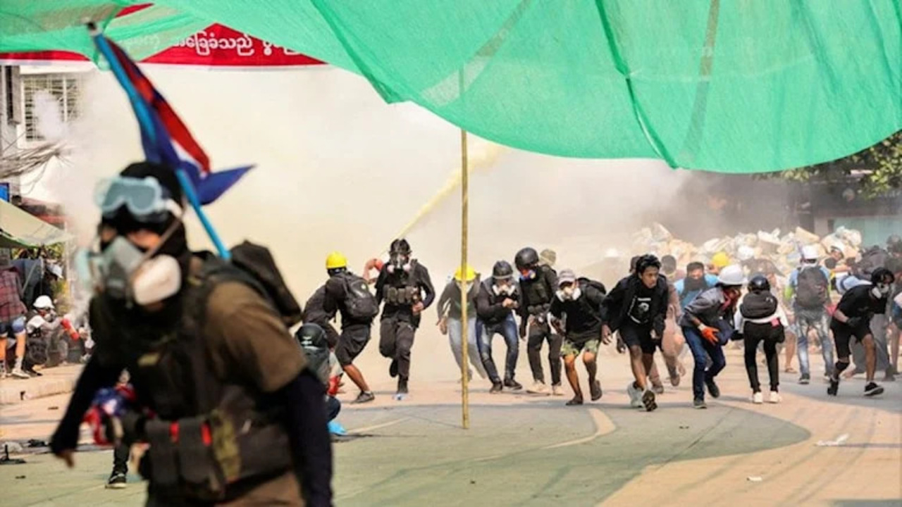 Myanmar ordusundan hava saldırısı! En az 100 kişi ölü