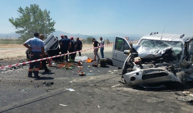 Denizli'de feci kaza! Ölü ve yaralılar var...