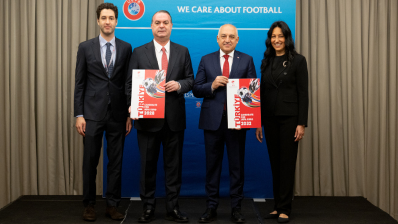 TFF, EURO 2028 ve EURO 2032 adaylık dosyalarını UEFA'ya teslim etti!