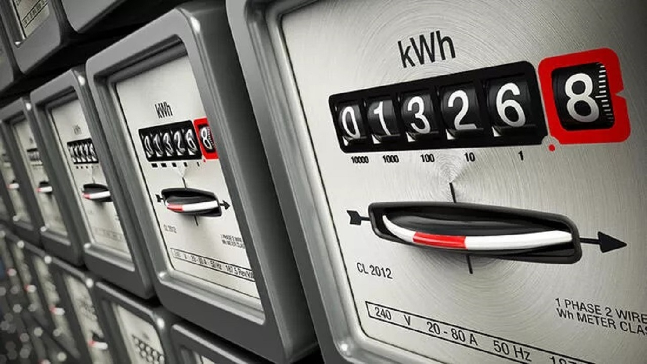 Daha düşük elektrik faturası ödemek isteyenler için yeni fırsat! O gün ve saatlere dikkat edenlerin faturası yarıya iniyor!