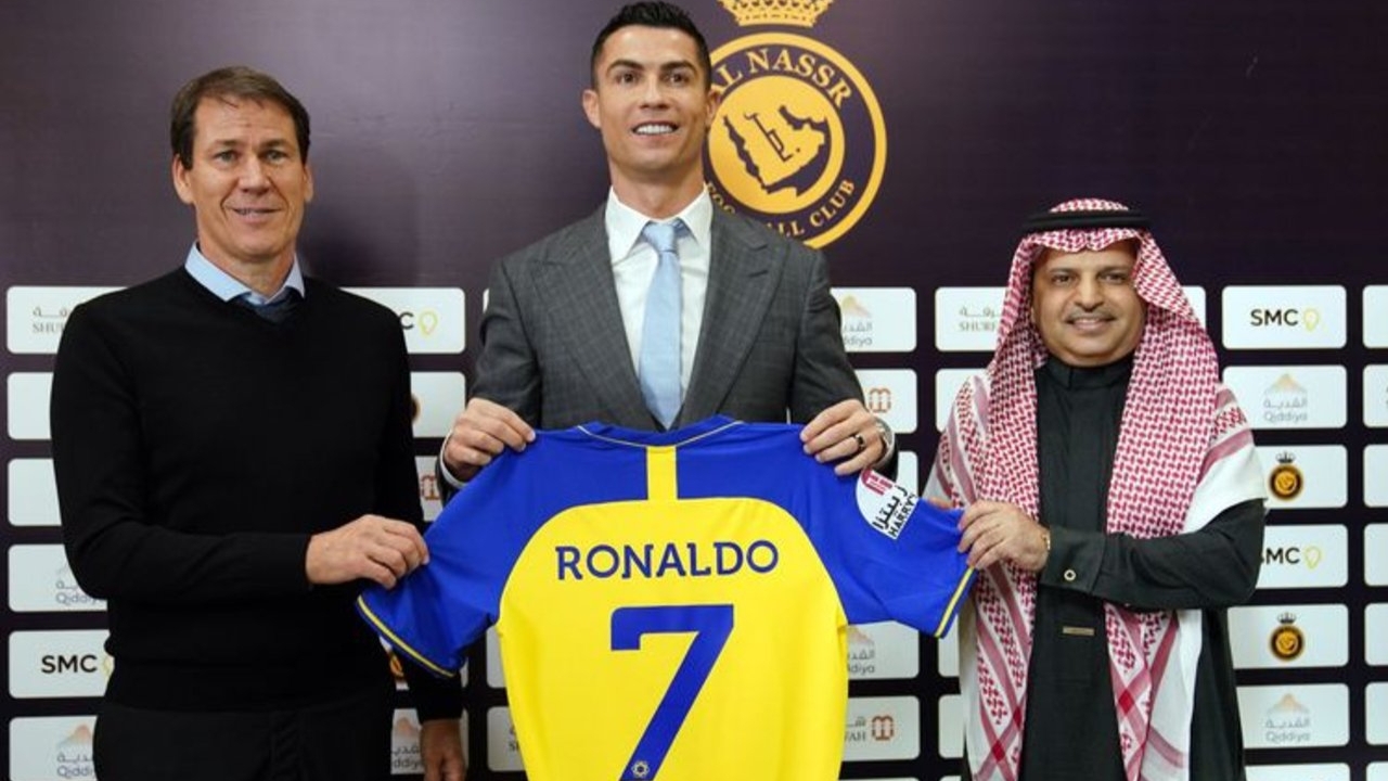 Ronaldo geldi, teknik direktör gitti: Soyunma odasında gerilim