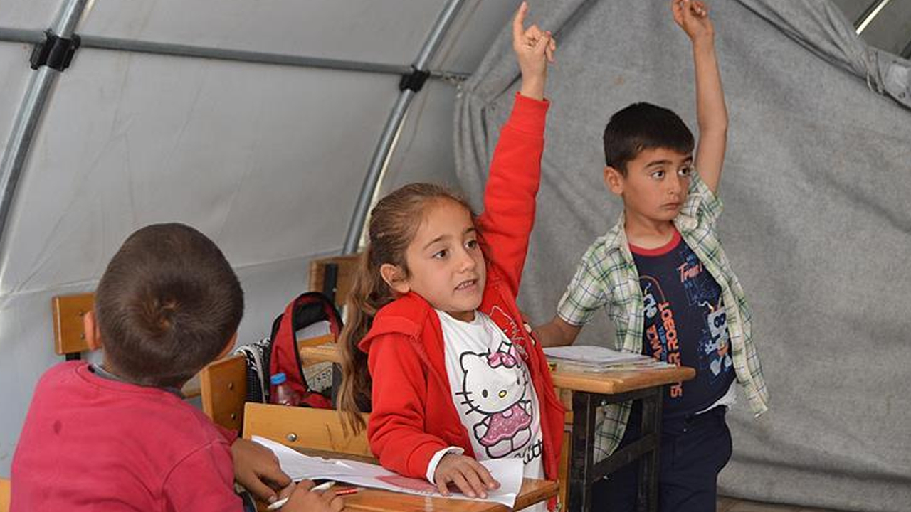 Bakan Özer duyurdu: Hatay ve Adıyaman’da okullar açılıyor!