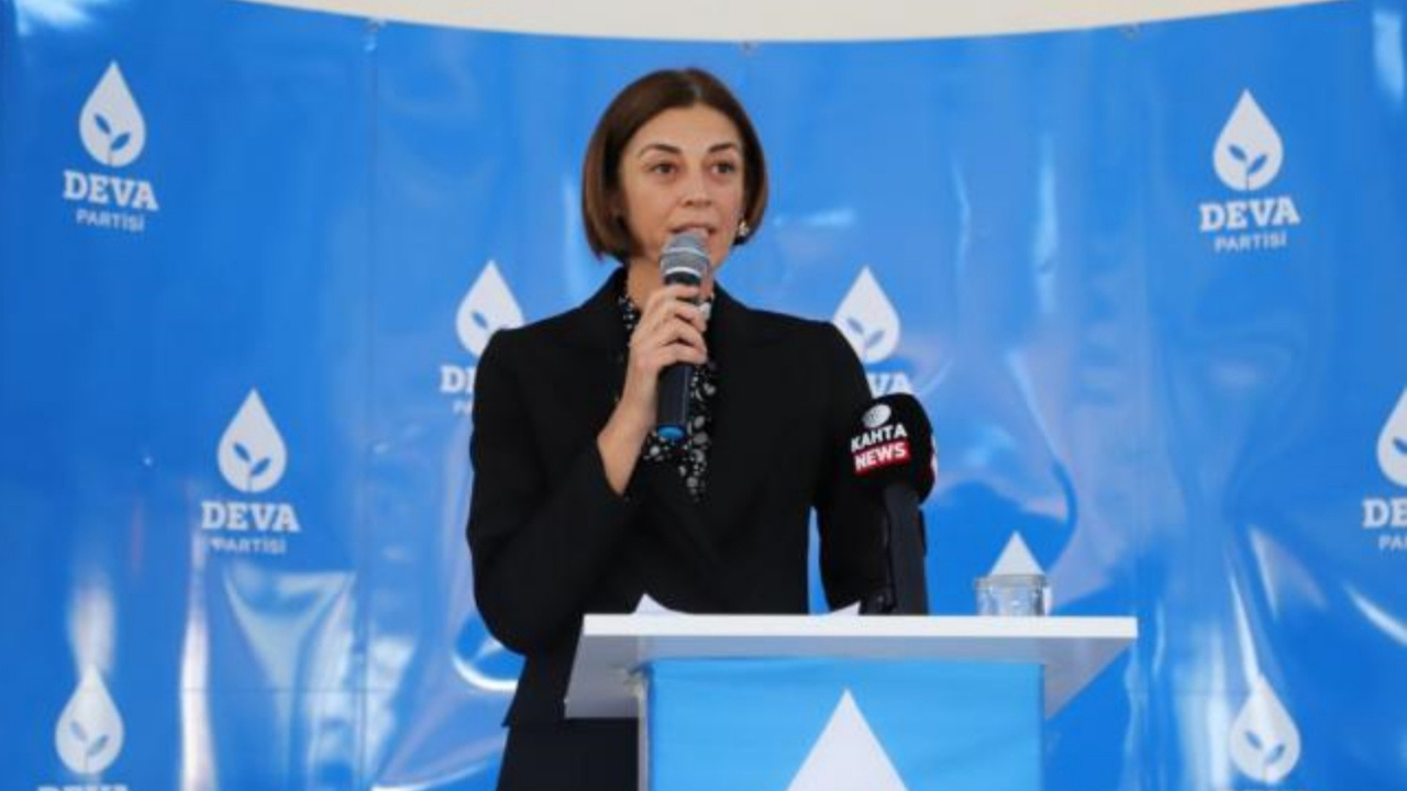 DEVA Partisi'nde gece yarısı şok istifa! Genel Başkan Yardımcısı Helün Fırat, DEVA Partisi'nden istifa etti...