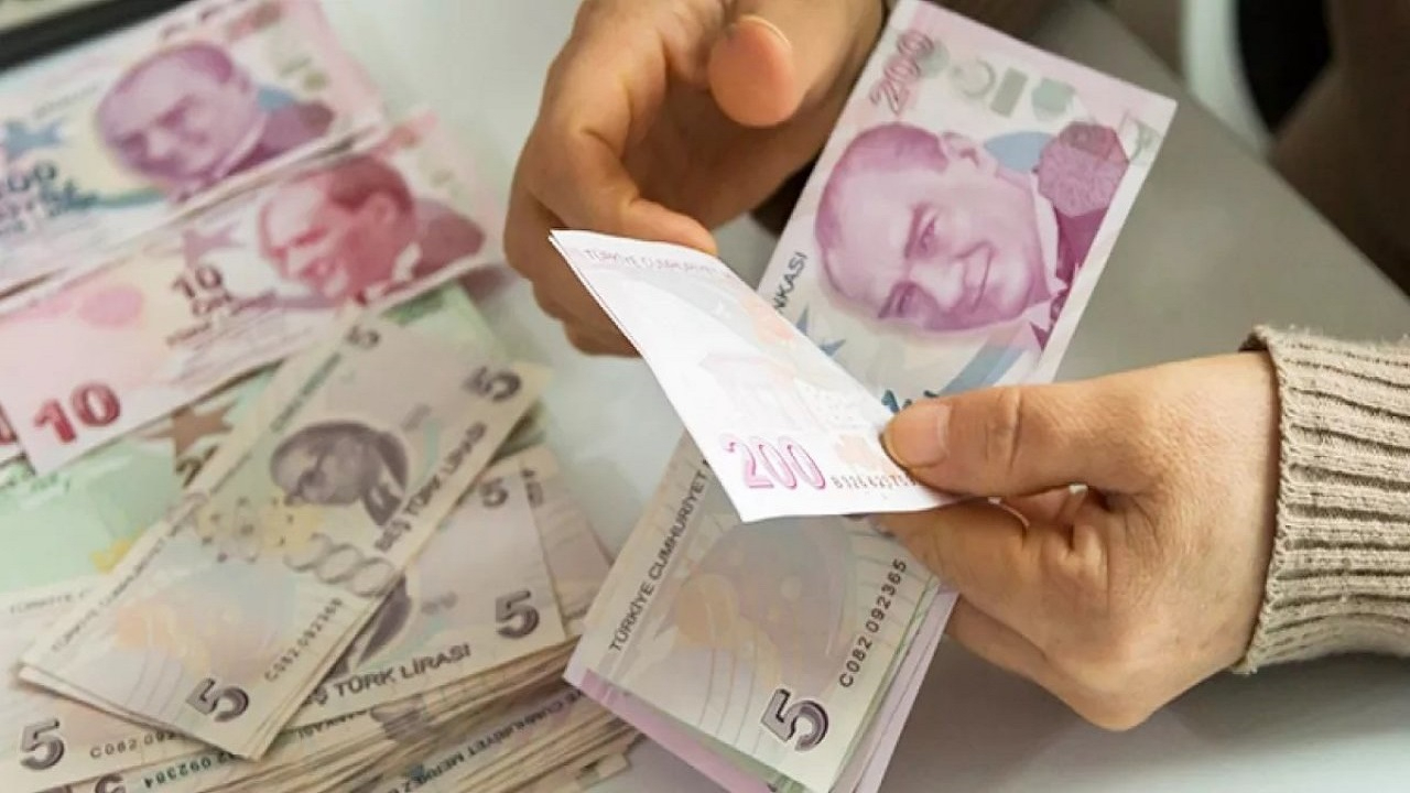 EYT'liler ilk maaş ve ikramiyelerini alıyor! Hesaplara 9.500 TL yatacak! İlk kimlerin alacağı belli oldu…
