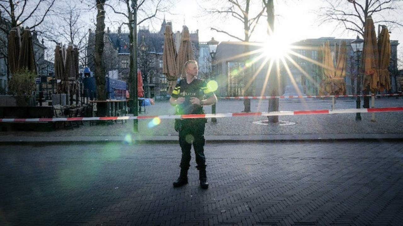 Hollanda'da bomba alarmı! Parlamento binası boşaltıldı...
