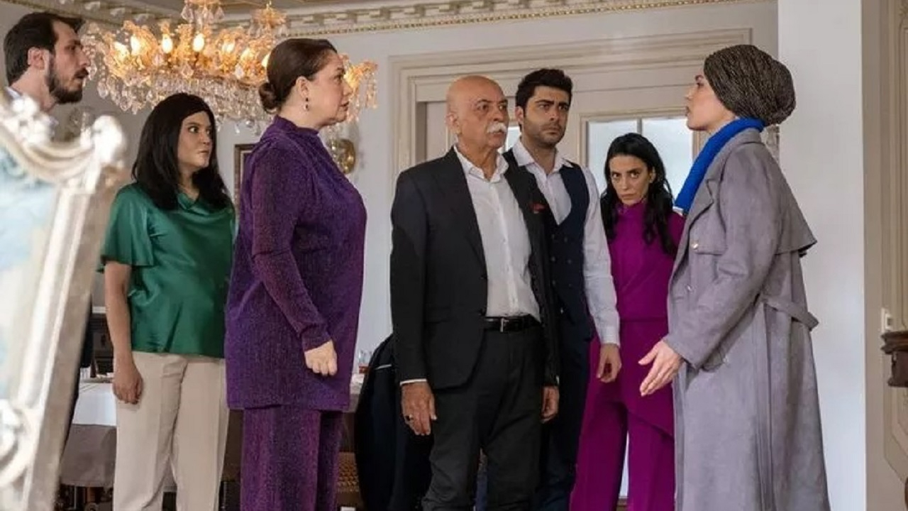 Kızılcık Şerbeti dizisinde şoke eden hata: Çekim hatası viral oldu! Seyirci anında yakaladı!