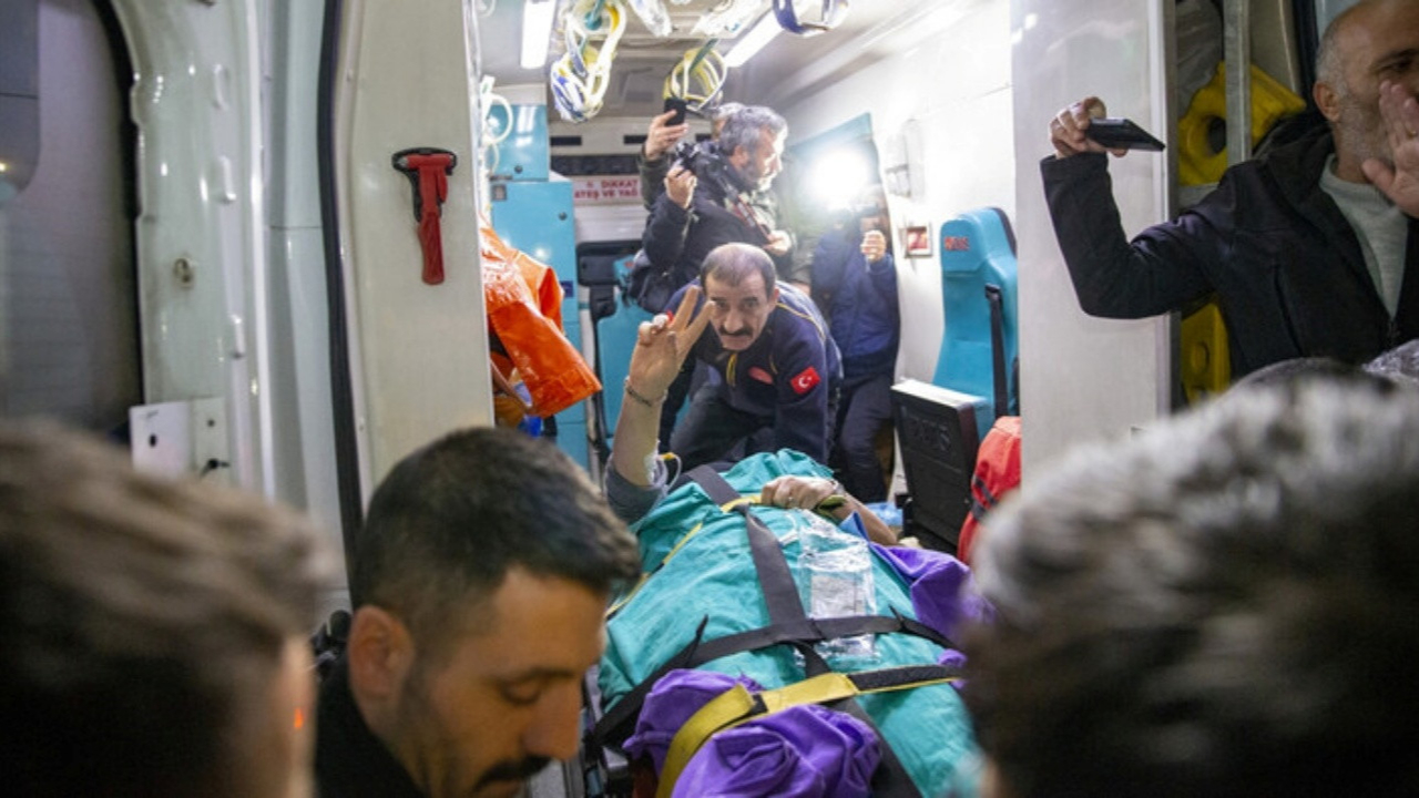 Erzurum'da trafik kazası geçiren HDP'li Meral Danış Beştaş'tan zafer işaretli mesaj!