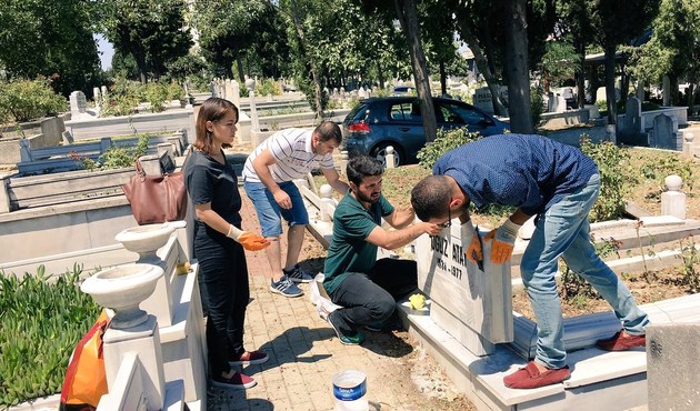 Oğuz Atay'ın mezar taşı temizlendi...