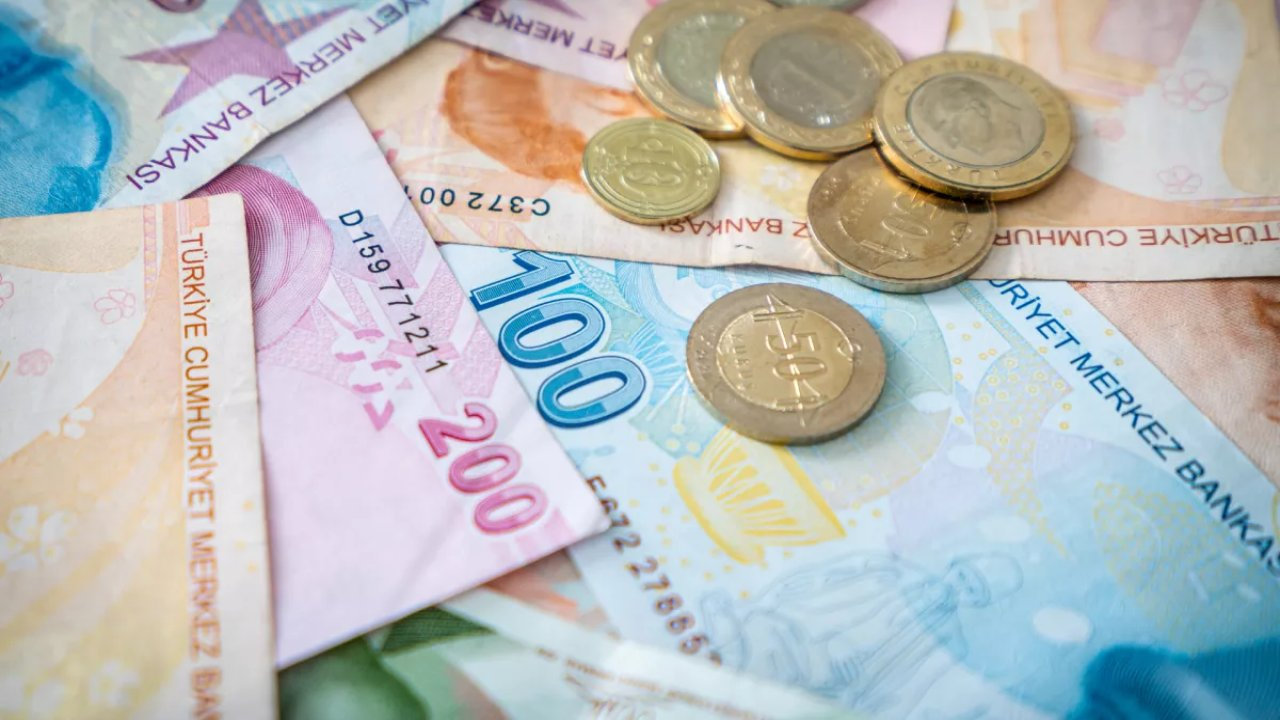 18 yaşın üstünde olanlar dikkat! O banka duyurdu: 27 TL ödeyerek 15 bin TL'lik destek alabilirsiniz!
