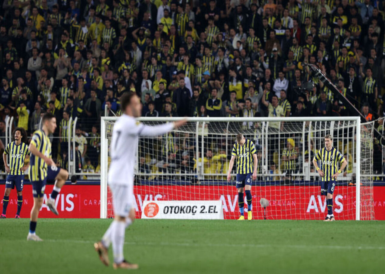 Kadıköy'de şok tezahürat! Fenerbahçe taraftarı isyan etti...