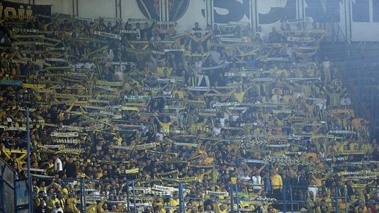 Ankaragücü taraftarından "Fenerbahçe şampiyon" tezahüratı!