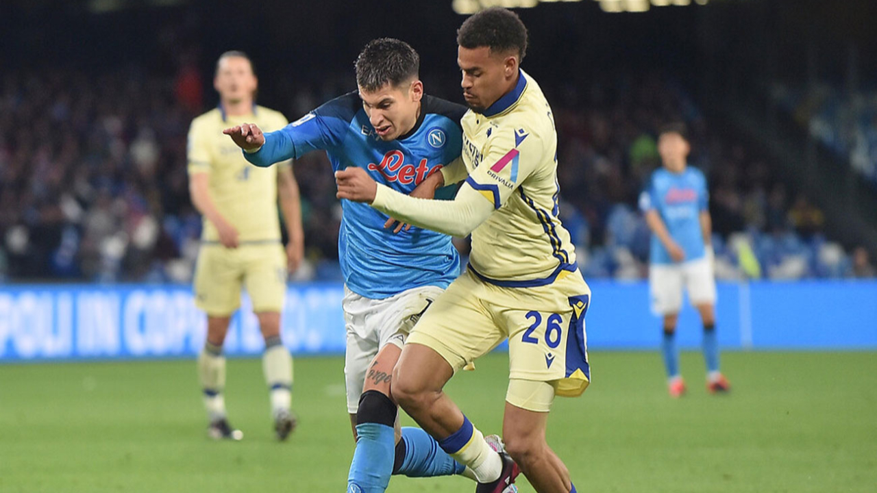 Napoli'ye Hellas Verona çelmesi