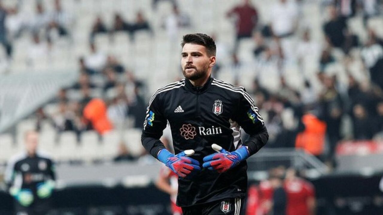 Ersin Destanoğlu kaleyi Mert Günok'tan geri aldı