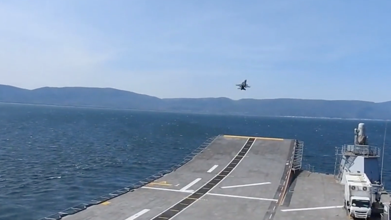 MSB'den gururlandıran paylaşım! TCG Anadolu, 2 adet F-16 uçağının iştiraki ile Marmara Denizi'nde eğitimler icra etti
