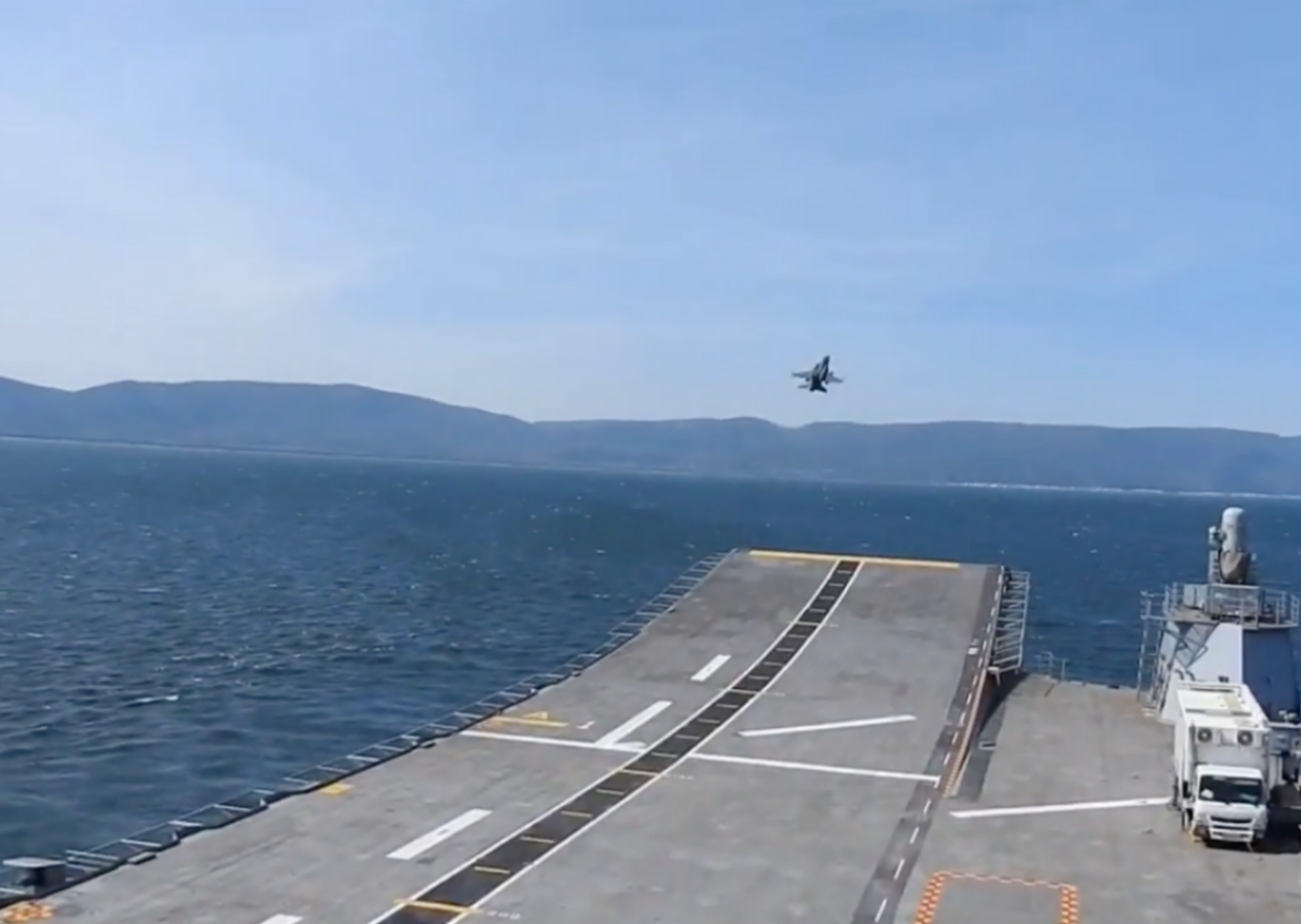 MSB'den gururlandıran paylaşım! TCG Anadolu, 2 adet F-16 uçağının iştiraki ile Marmara Denizi'nde eğitimler icra etti