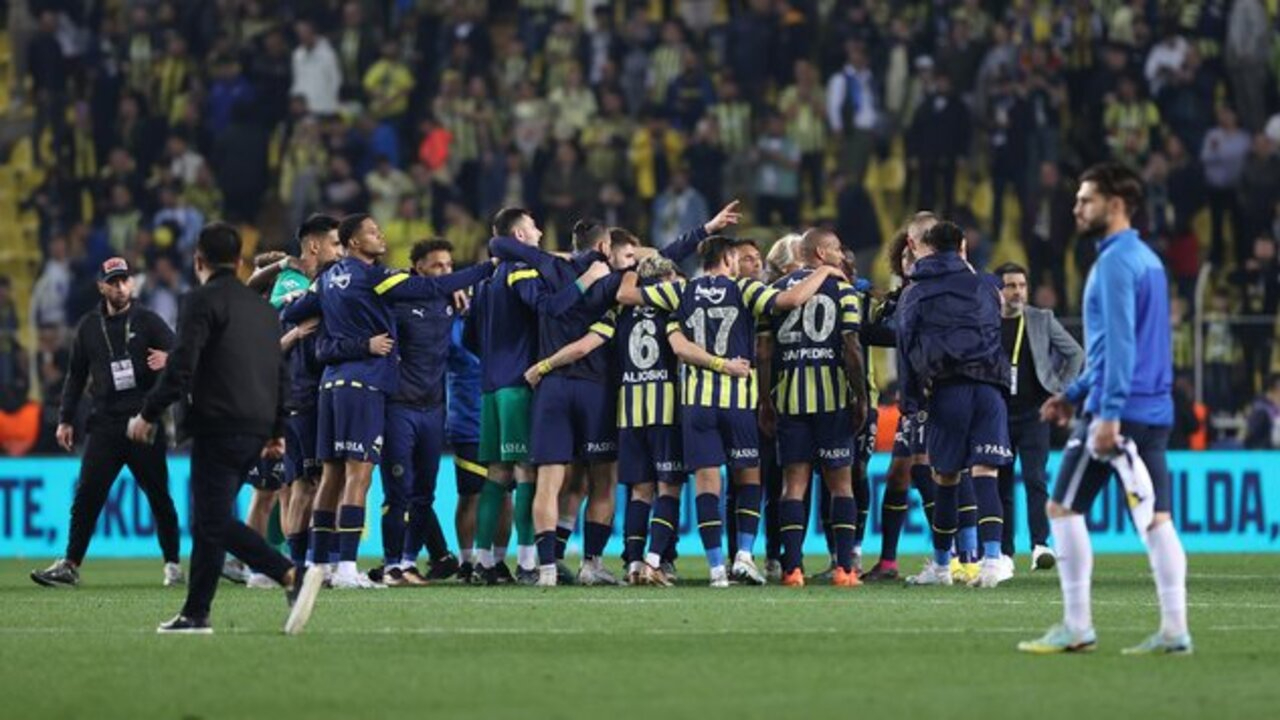 Fenerbahçe'ye şok! Yıldız oyuncu Başakşehir maçında yok...