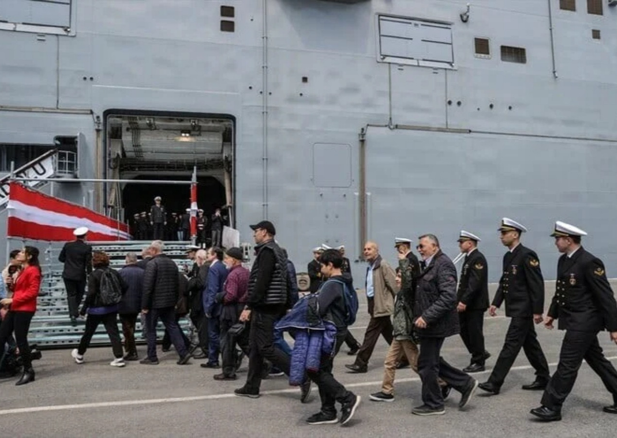 TCG Anadolu'ya ilk günden yoğun ilgi! Ziyaretçi akınına uğradı...