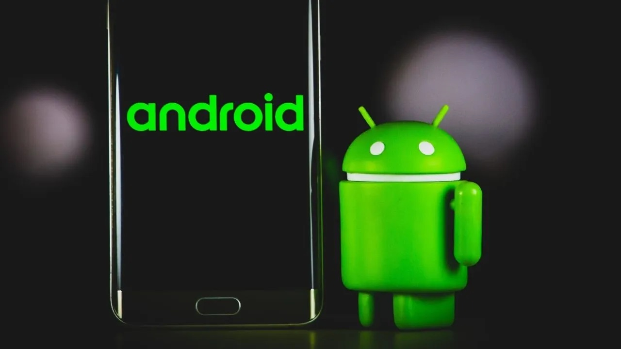 Akıllı telefon kullanıcıları dikkat! Yazılım uzmanları uyardı! 100 milyon kez indirilen o uygulamalar banka bilgilerinizi çalıyor!