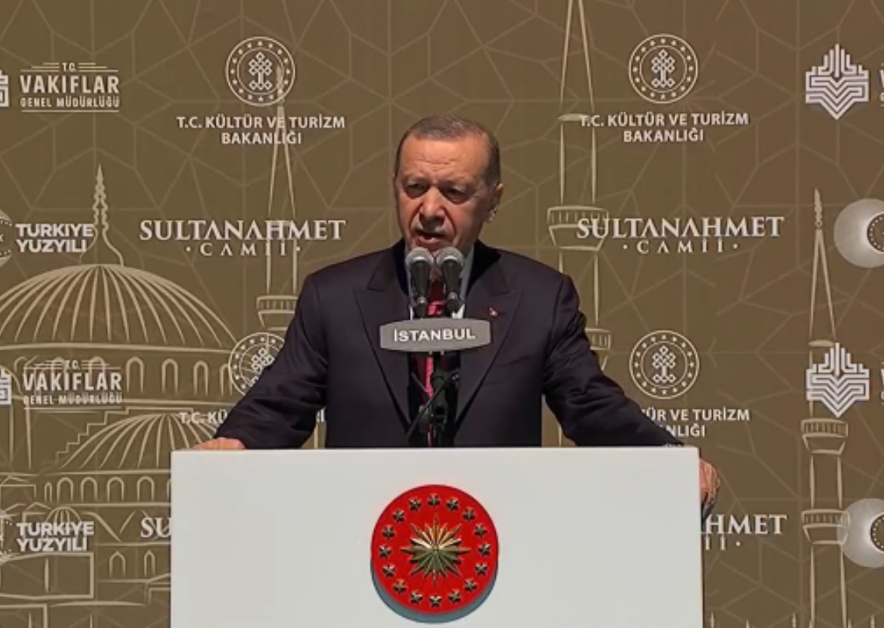 Sultanahmet Camii ibadete açıldı! Cumhurbaşkanı Erdoğan: Diyanet İşleri Başkanlığı'nı kaldıracaklarmış, 14 Mayıs sonları olmalı
