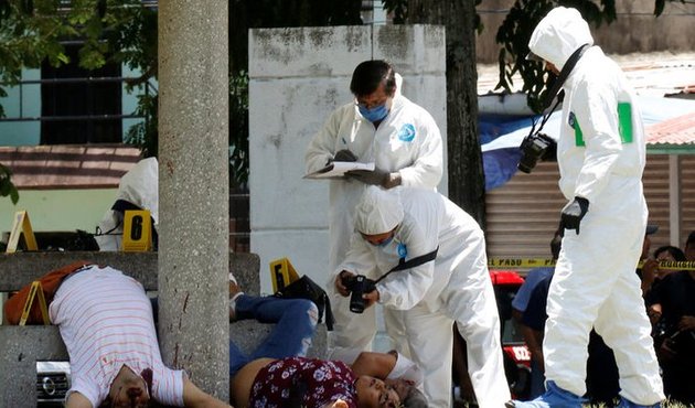 5'i aynı evde, 1'i polis 10 kişi katledildi!