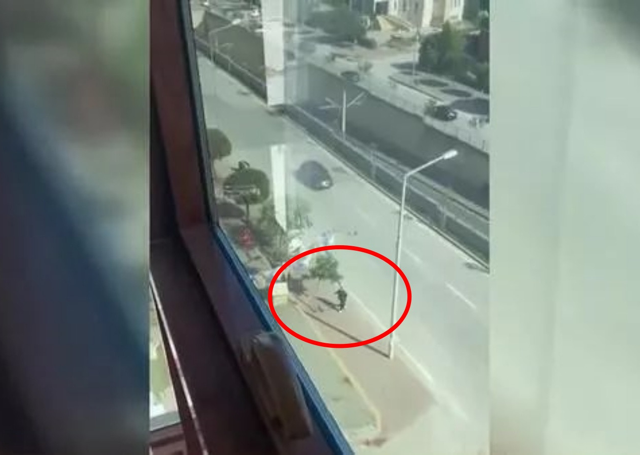 AK Parti Çukurova ilçe binasına silahlı saldırı: Saldırgan yakalandı! Görüntüler ortaya çıktı...