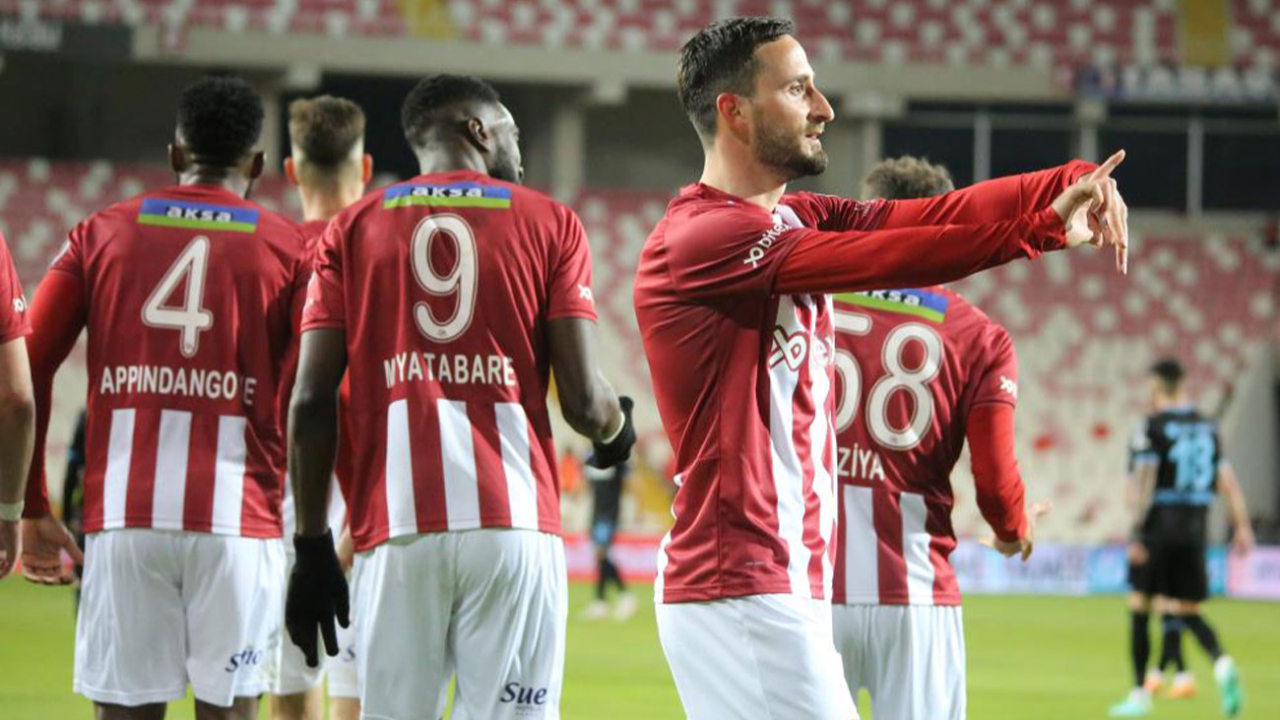 Erdoğan Yeşilyurt gol sayısını 6'ya yükseltti