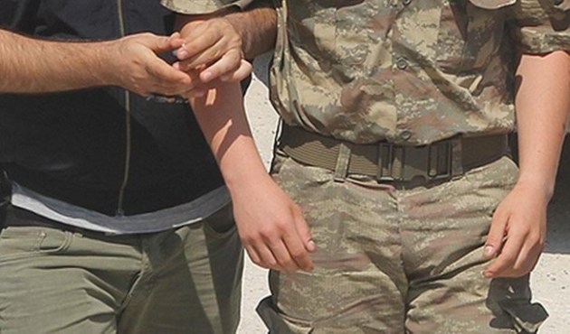 Gözaltına alınan 4 askerden 3'ü tutuklandı...