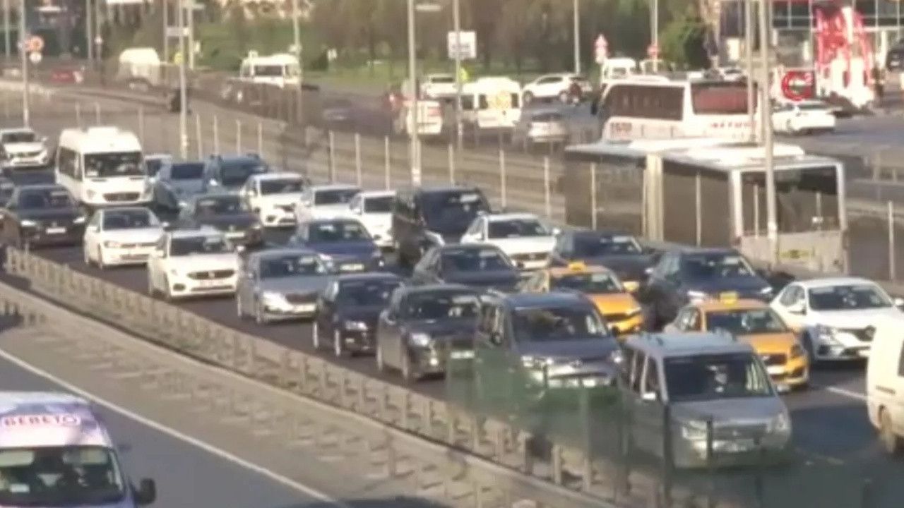 Okul ve bayram tatili bitti! İstanbul'da trafik durma noktasında...