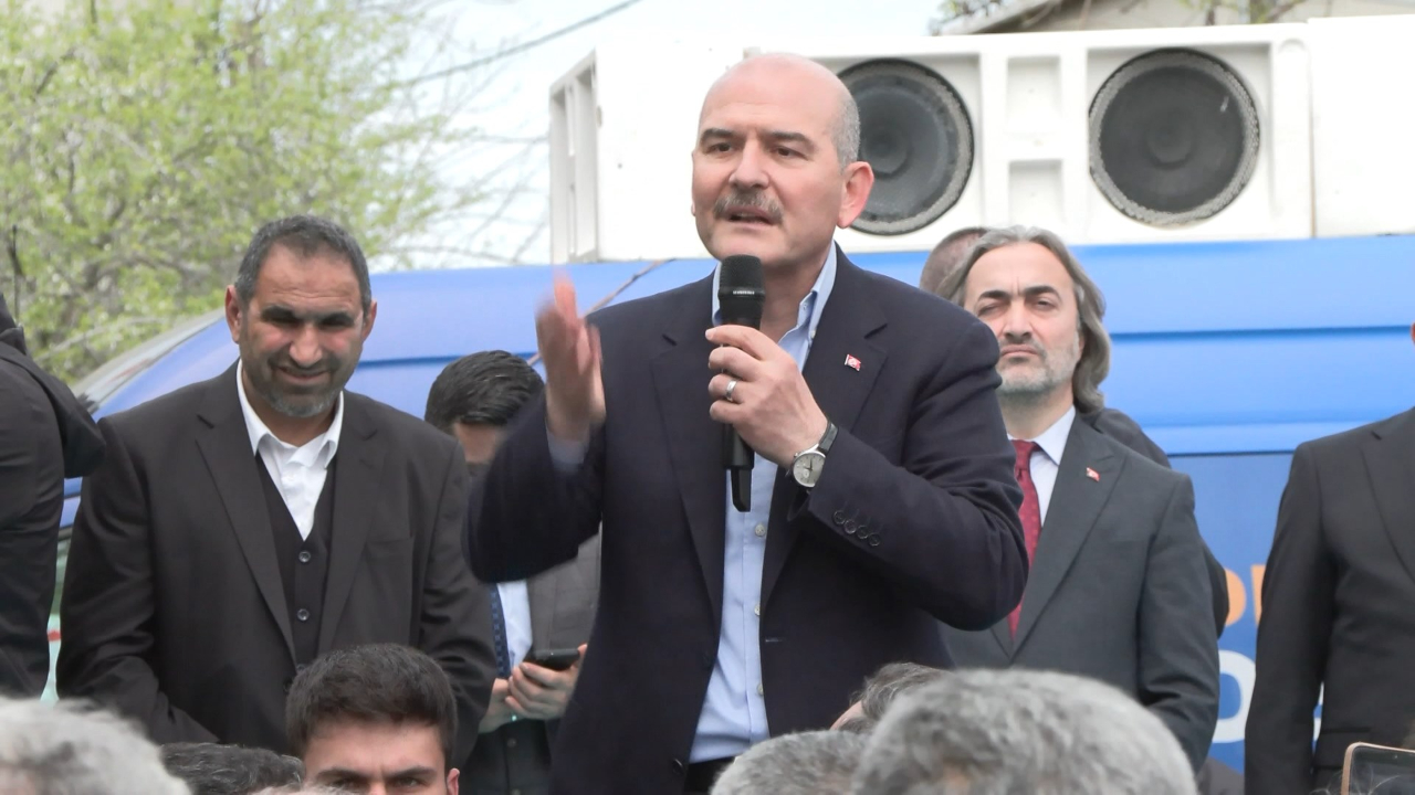Bakan Soylu: Terör kıyafetini giymiş birisini daha milletvekili adayı yapmışlar