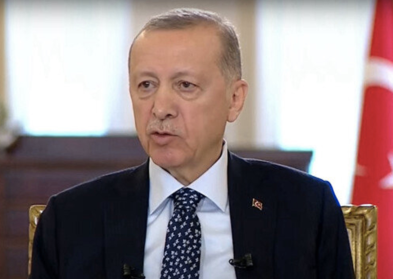 Cumhurbaşkanı Erdoğan canlı yayında rahatsızlandı: "Midemi üşütmüşüm, aksaklık için özür dilerim..."