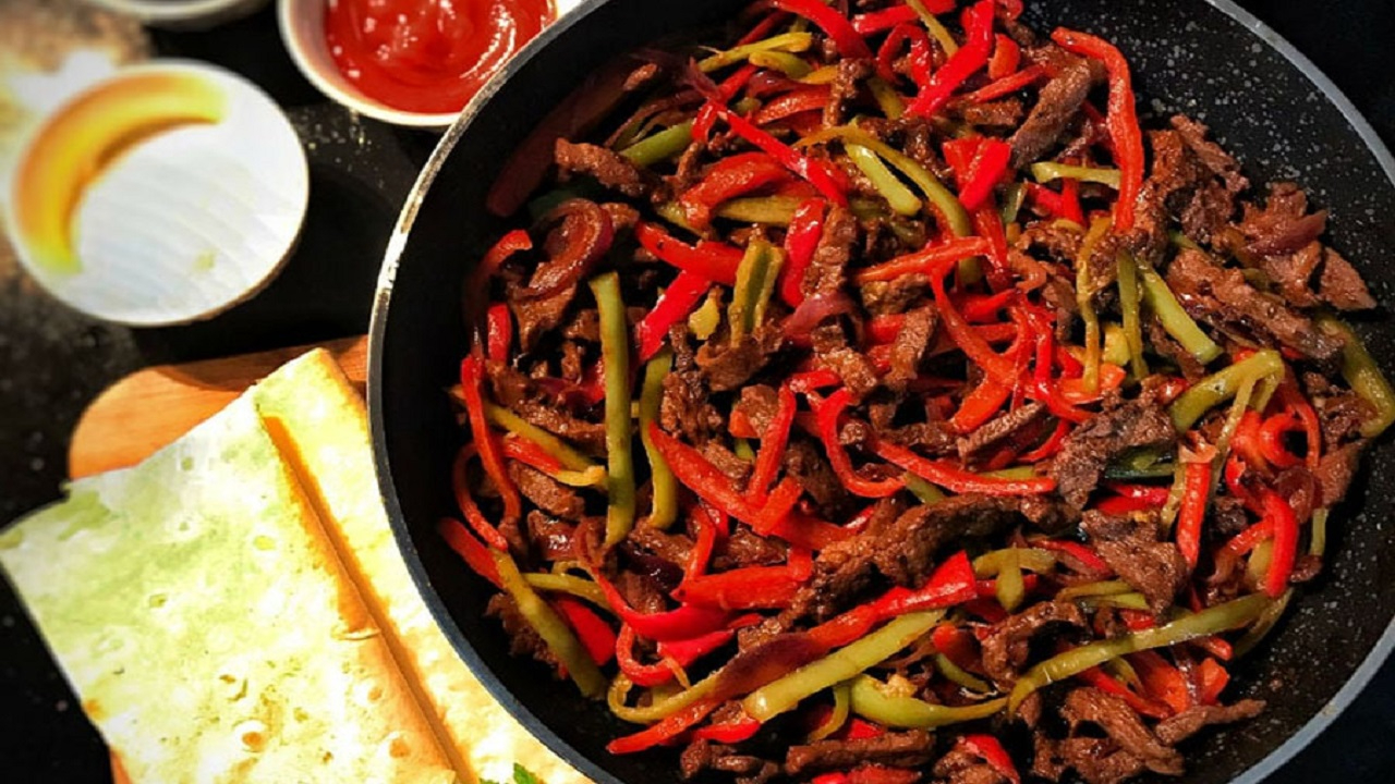 Damaklarda iz bırakacak fajita tarifi! Etli fajita yapmak için gerekli malzemeler…