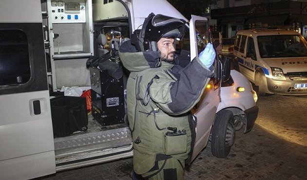 Adana'da bomba imha ekibine şok tepki: Patlatmayın, üzerine yatayım