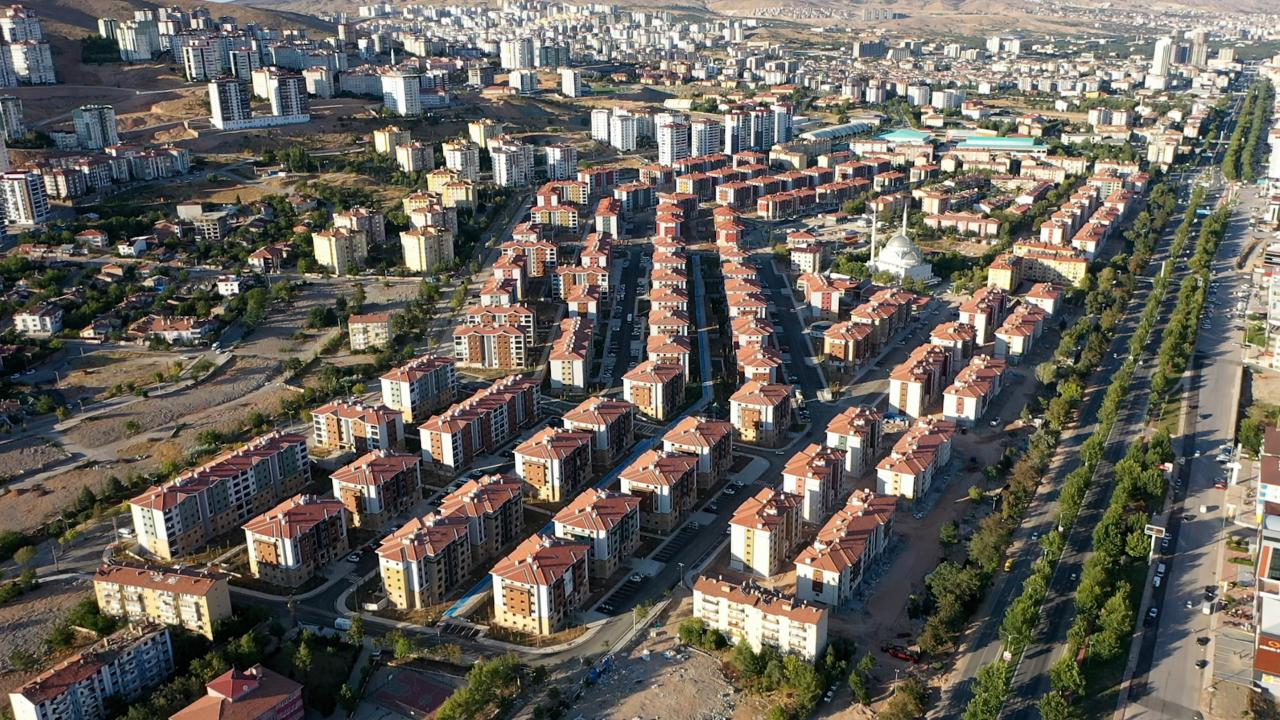 İstanbullular, kentsel dönüşüme yoğun talep gösterdi: İlk günden başvurular, rekor sayıya ulaştı!
