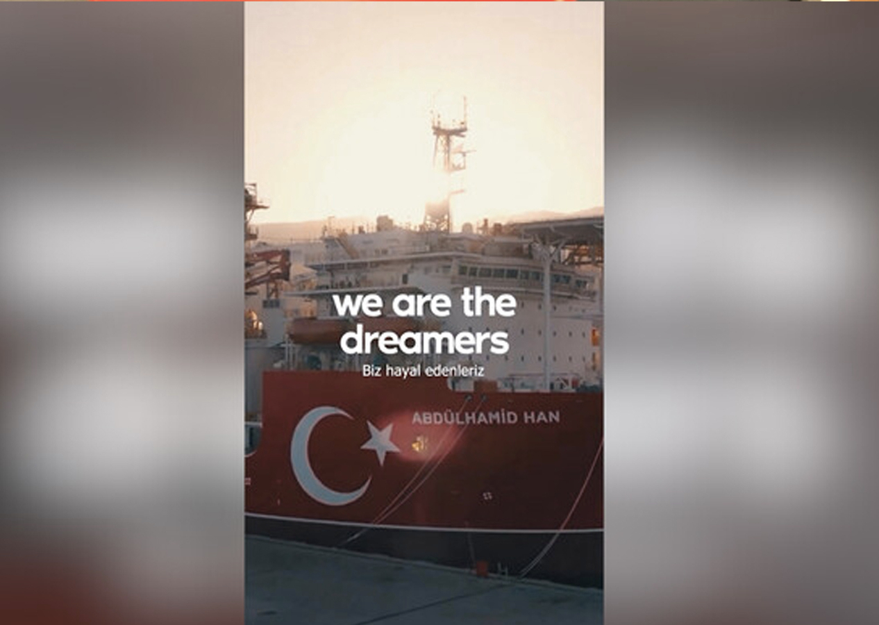 AK Parti'den İngilizce reklam filmi... "Hayal edebilenlere saygı duy!"