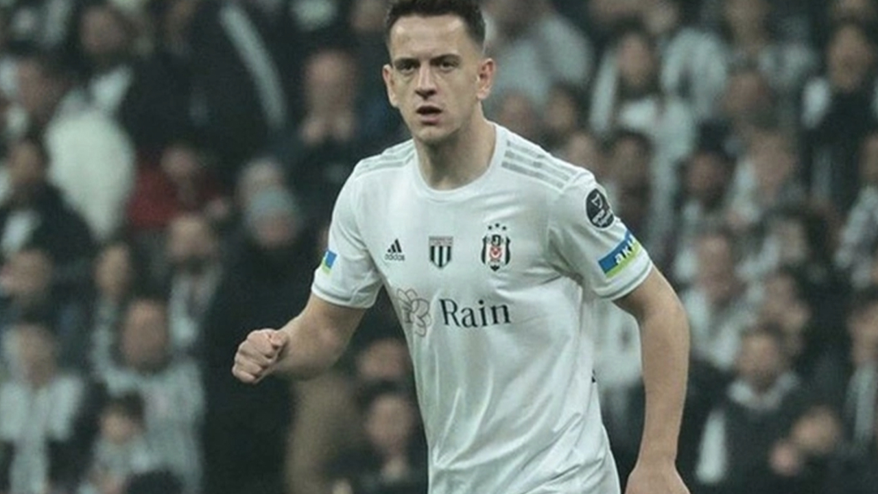 Beşiktaşlı futbolcu trafik kazası geçirdi!