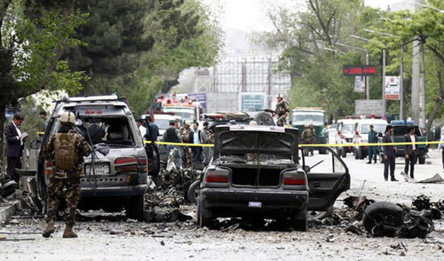 Afganistan'da NATO konvoyuna bombalı araç saldırısı!