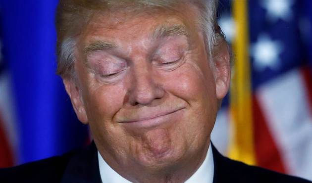 Trump ünlü mankeni engelledi!