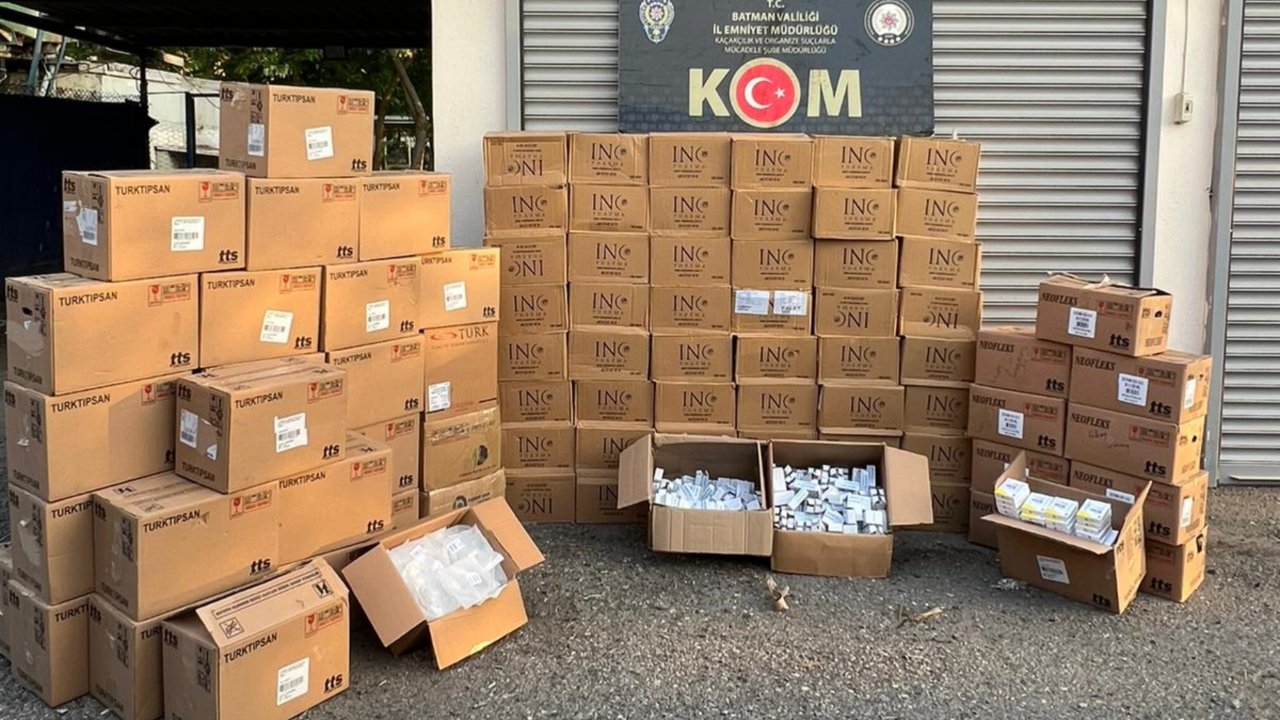 Piyasaya süreceklerdi! Tam 137 koli reçetesiz ve barkotsuz ilaç yakalandı