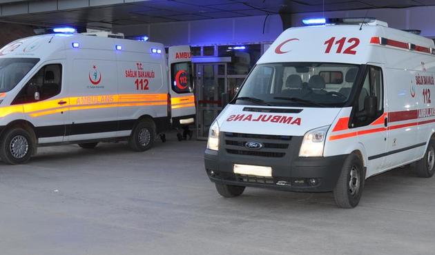 Sivas'ta askeri araç devrildi: 4 yaralı!