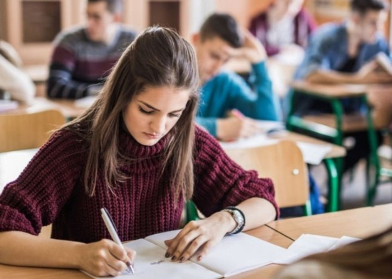 Bakan Özer canlı yayında duyurdu: 12. sınıflar devamsızlıktan muaf olacak!