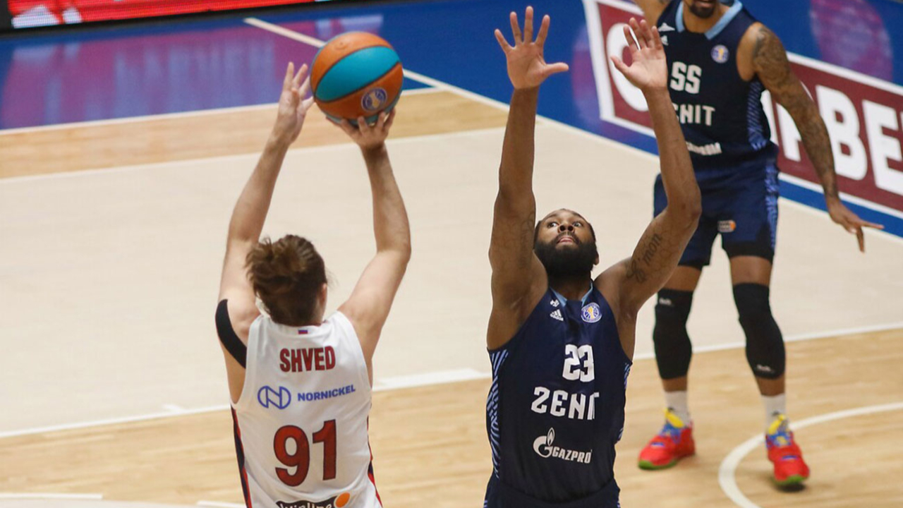 Alexey Shved taraftarların saldırısına uğradı